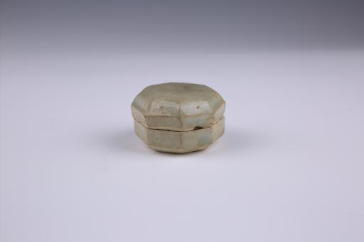 宋八边形青釉印泥瓷盒