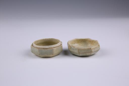 宋八边形青釉印泥瓷盒