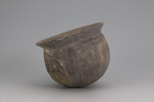 新石器时代城背溪文化鼓腹圜底绳纹夹砂灰褐陶釜
