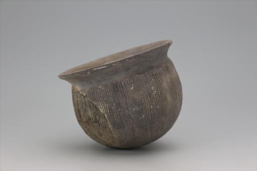 新石器时代城背溪文化鼓腹圜底绳纹夹砂灰褐陶釜