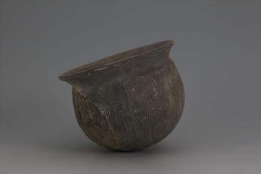 新石器时代城背溪文化鼓腹圜底绳纹夹砂灰褐陶釜