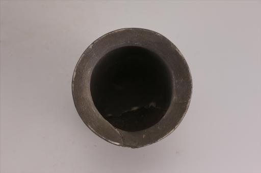 新石器时代城背溪文化鼓腹圜底绳纹夹砂灰褐陶釜