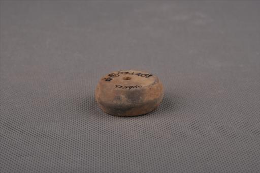 新石器时代大溪文化算珠形中穿夹细砂灰褐陶纺轮