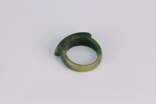 中华民国条形戒面青绿色玉戒指