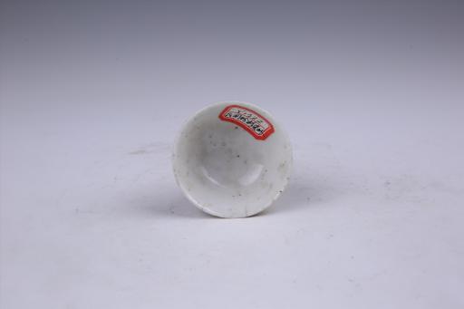 中华民国1915年侈口弧腹圈足粉彩花卉纹青白釉瓷杯