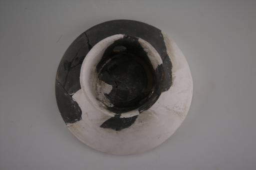 新石器时代屈家岭文化浅腹镂孔圈足泥质黑陶豆