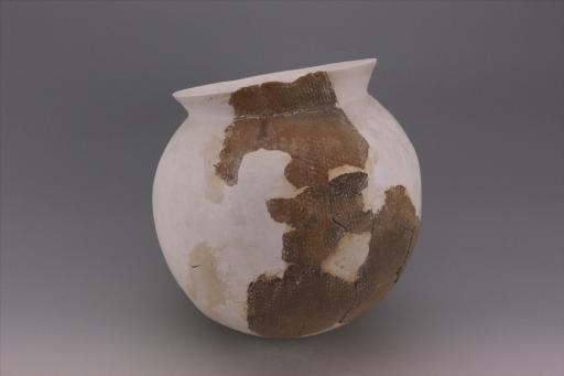 新石器时代城背溪文化鼓腹圜底绳纹夹砂褐陶釜