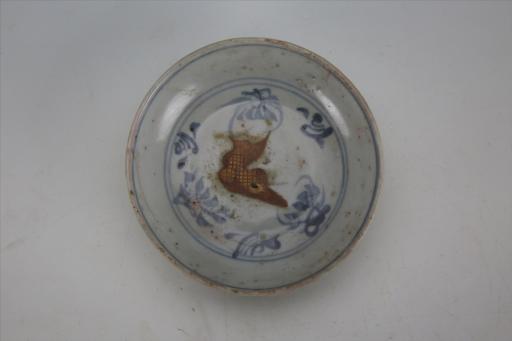 明金鱼花草纹青花瓷碟
