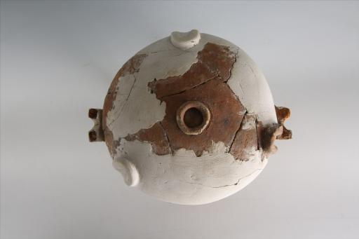 战国时期内敛子口坦底蹄足张耳弧顶盖三角雷纹泥质橙红陶鼎