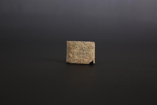 春秋晚期方形綯索纹铜马头饰