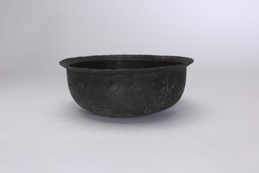 西汉敛口宽斜沿铜铫