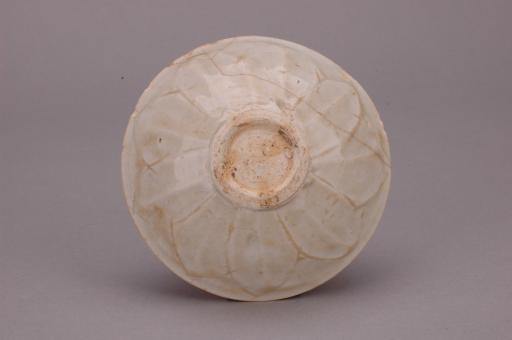 宋吉洲窑影青釉瓷碗
