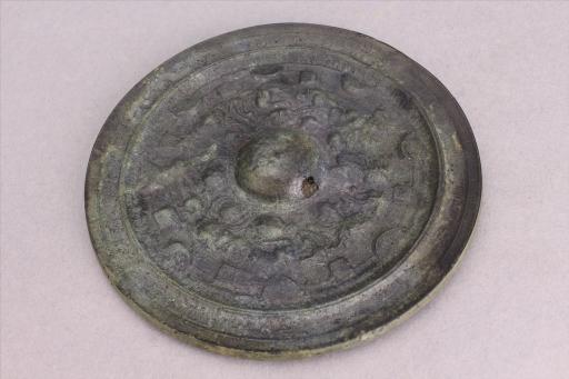 南朝圆钮神兽纹铜镜