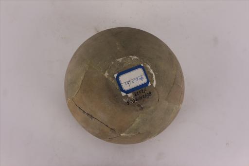 新石器时代屈家岭文化折腹平底泥质灰陶钵