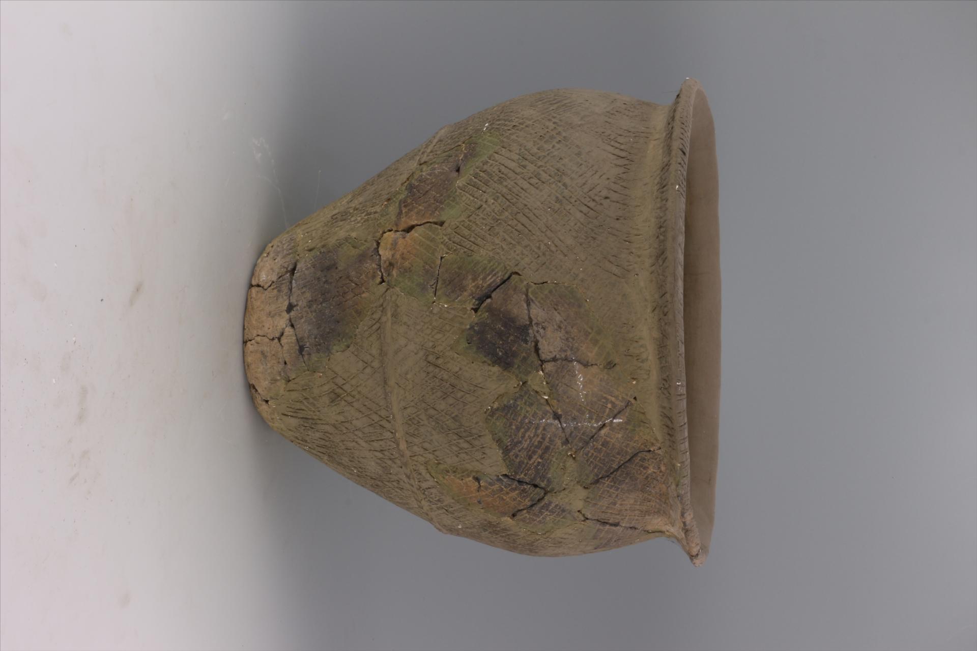 新石器时代屈家岭文化大口附加堆纹夹砂黑灰陶罐