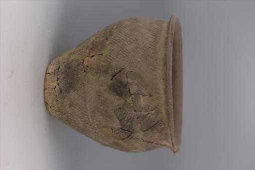 新石器时代屈家岭文化大口附加堆纹夹砂黑灰陶罐