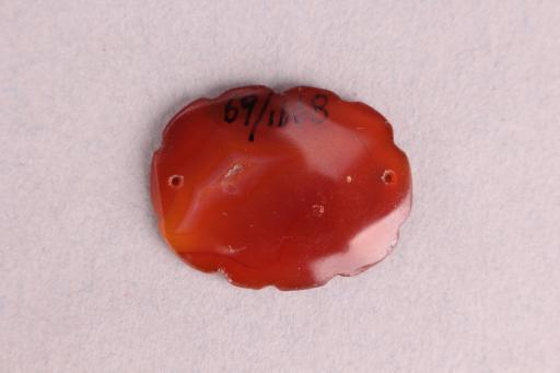 清暗红色玛瑙扣饰