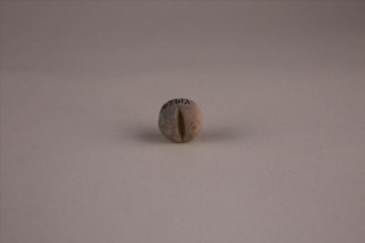 商圆形凹槽夹细砂黄褐陶网坠