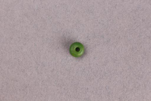 南朝深绿色料珠