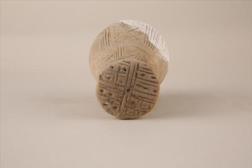 新石器时代大溪文化弧顶喇叭状底戳印纹夹细砂红褐陶支座