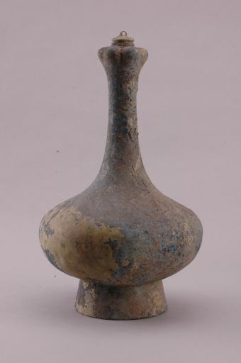 西汉带盖铜蒜头壶