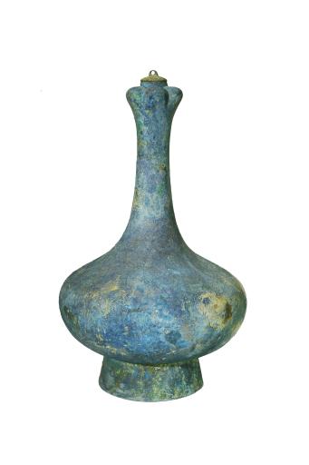 西汉带盖铜蒜头壶