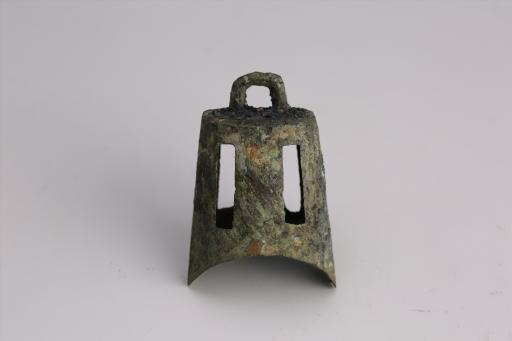 春秋时期环钮条形镂孔铜铃