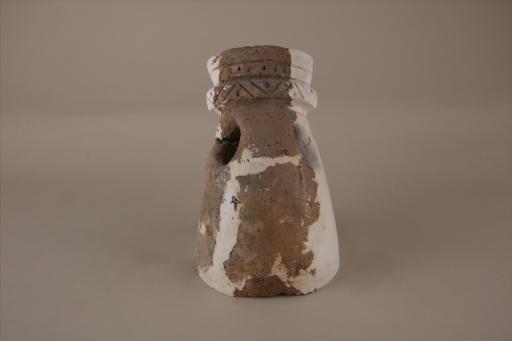 新石器时代大溪文化猪嘴形圆穿凸棱戳印点纹刻划线条纹中空夹砂红褐陶支座