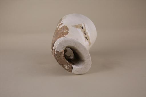 新石器时代大溪文化猪嘴形圆穿凸棱戳印点纹刻划线条纹中空夹砂红褐陶支座