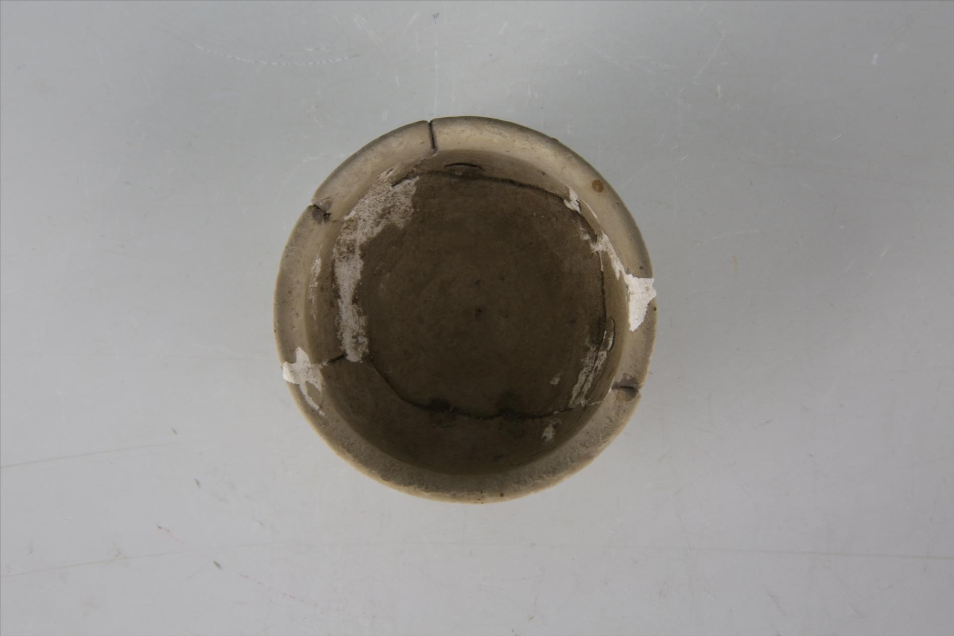 东汉敞口假圈足凹弦纹泥质灰陶碗