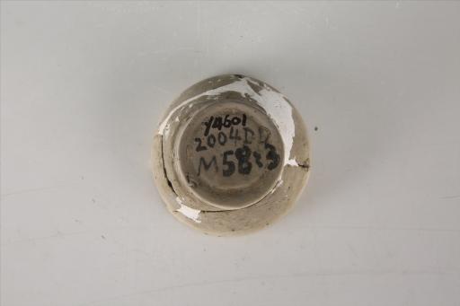 东汉敞口假圈足凹弦纹泥质灰陶碗