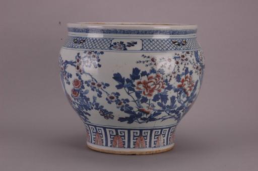 清道光青花釉里红孔雀牡丹纹瓷缸