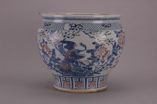 清道光青花釉里红孔雀牡丹纹瓷缸