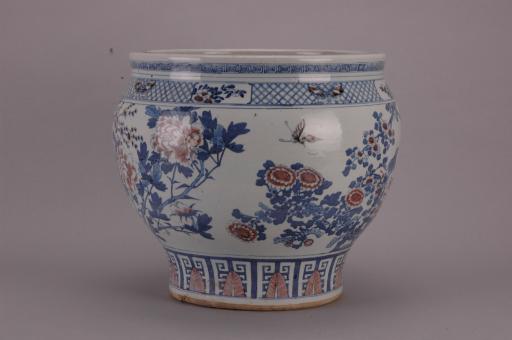 清道光青花釉里红孔雀牡丹纹瓷缸