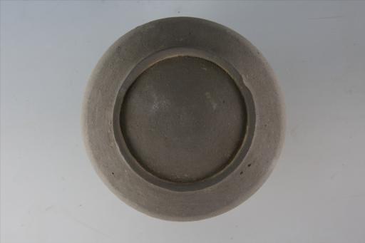 西汉弧壁圈足大环纽覆碗形盖宽瓦棱纹泥质灰陶盒