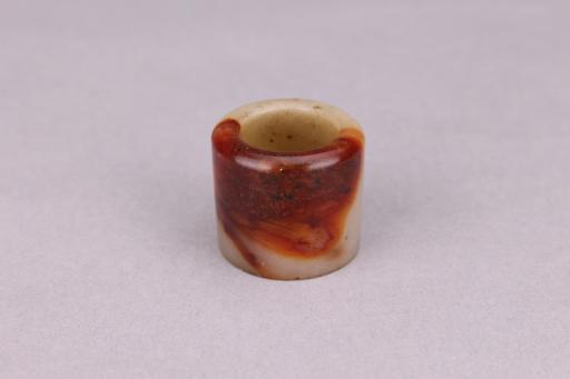 清青白色玉扳指