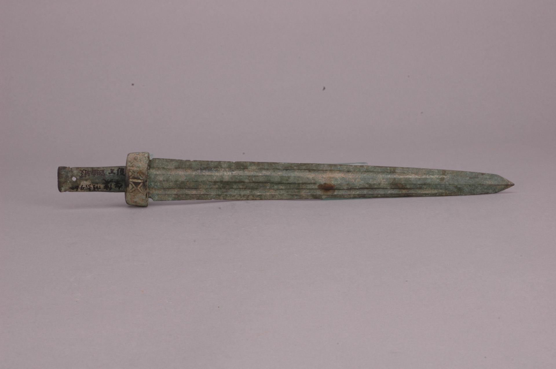 战国时代三角纹扁茎铜剑