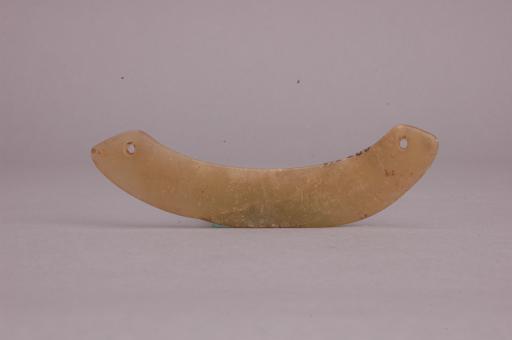 新石器时代屈家岭文化弧形米黄色玉璜