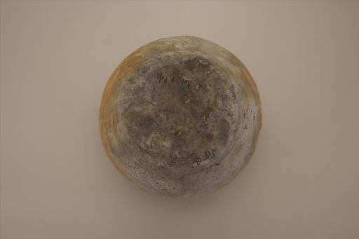 东汉敛口方唇矮领鼓腹平底夹细砂灰陶罐