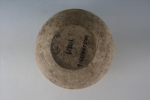 西汉子母口弧腹平底圆圈纽弧顶盖凹弦纹红彩泥质灰陶盒