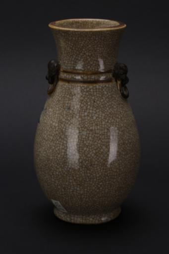 清光绪哥釉铺首环耳青花瓷瓶
