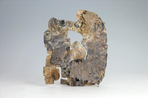 春秋时期“P”形包锡箔锡饰片