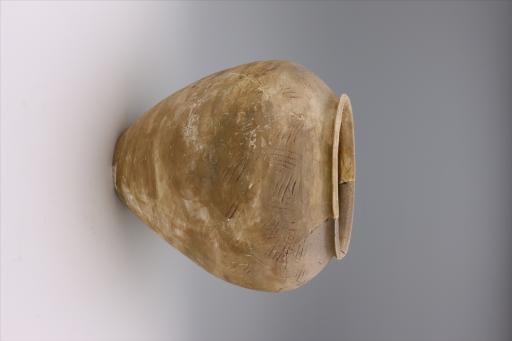 商敛口鼓肩弧腹平底交错绳纹夹砂红陶罐