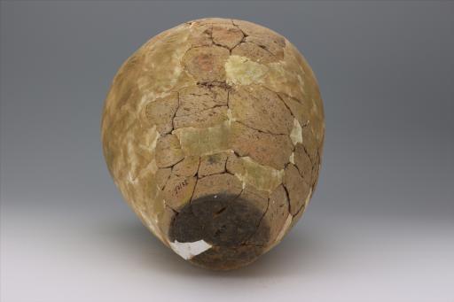 商敛口鼓肩弧腹平底交错绳纹夹砂红陶罐