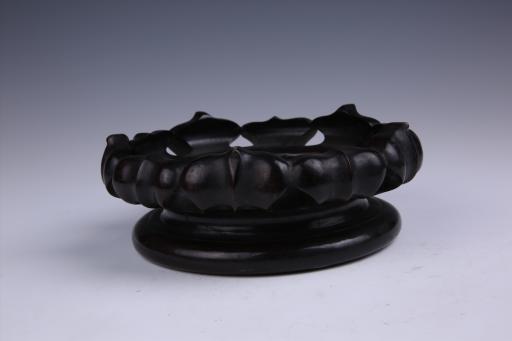 中华民国莲瓣形黑漆木器座