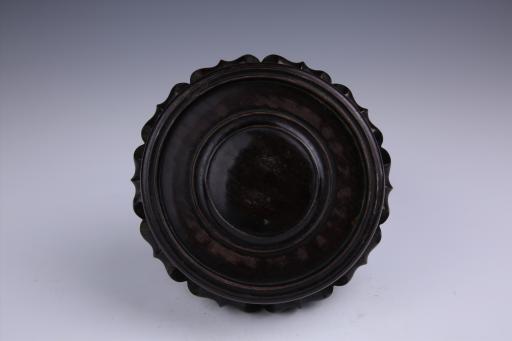 中华民国莲瓣形黑漆木器座