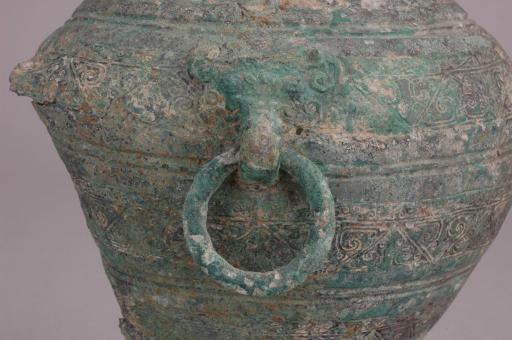 汉铺首衔环三角云纹柳叶纹铜壶