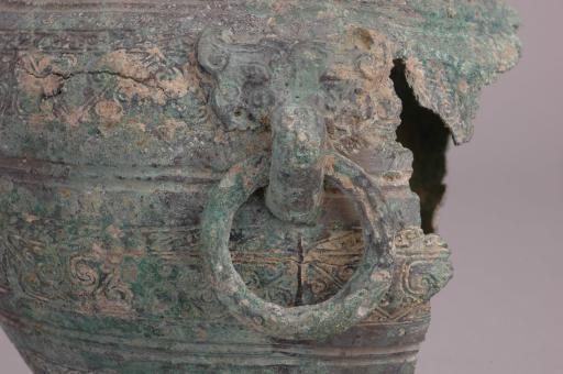 汉铺首衔环三角云纹柳叶纹铜壶