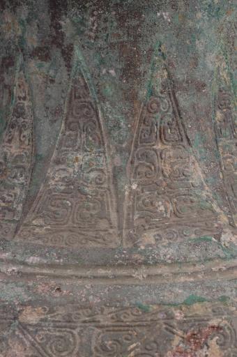 汉铺首衔环三角云纹柳叶纹铜壶