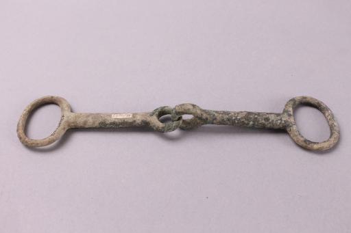 东周綯索纹铜马衔